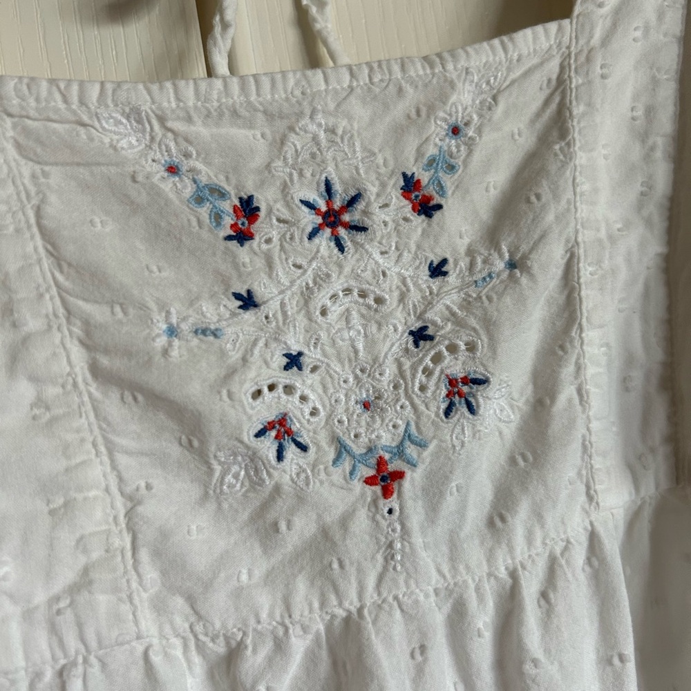 Old Navy textured Swiss Dot flutter sleeve tie back  embroidered blouse small - Picture 11 of 11
